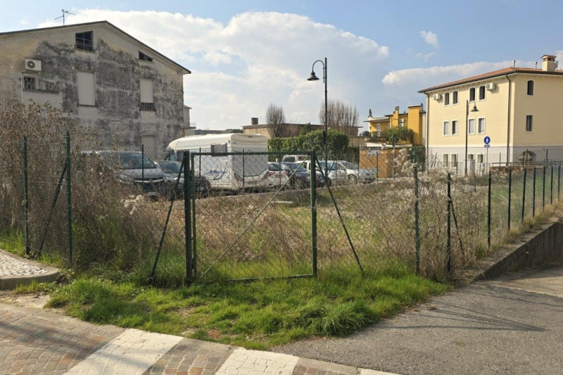 Quest’immobile viene venduto tramite asta online.

Edificio produttivo sito in Carrè (VI), via Pa...