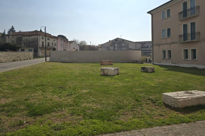 Quest’immobile viene venduto tramite asta online.

Edificio produttivo sito in Carrè (VI), via Pa...