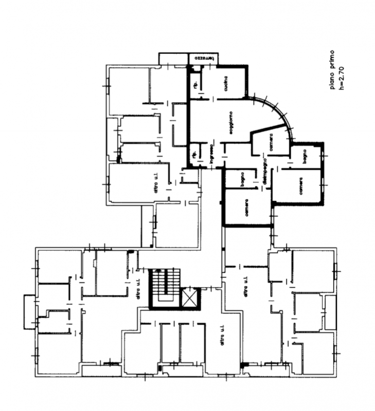 Vendiamo comodo appartamento di 120 m² con ampio e luminoso salotto e cucina abitabile con terraz...
