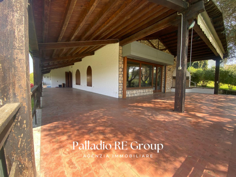 Villa unico piano - Piscina - Parco 5000 mq
Colline tra Vicenza e Arcugnano, villa singola dispos...