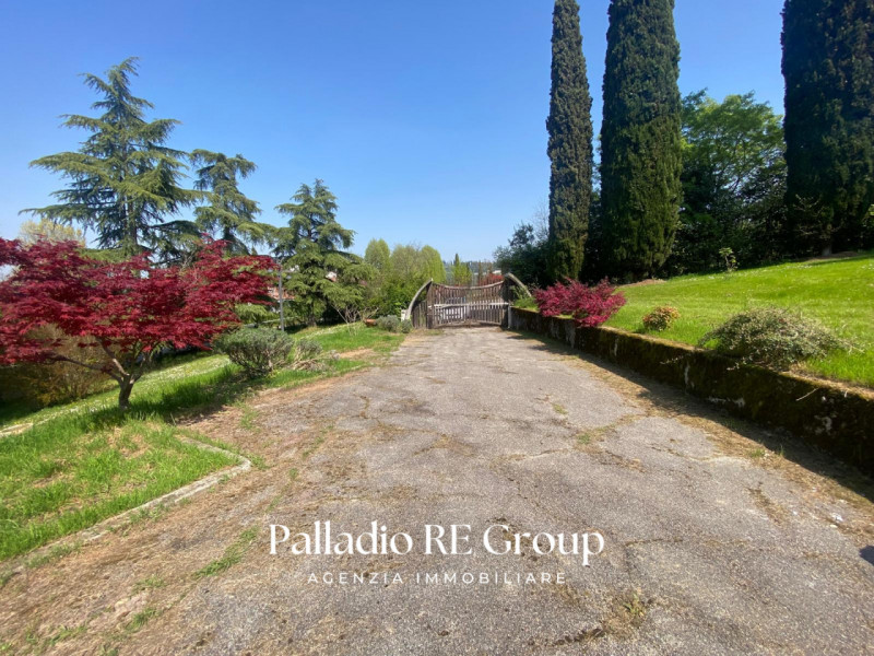 Villa unico piano - Piscina - Parco 5000 mq
Colline tra Vicenza e Arcugnano, villa singola dispos...