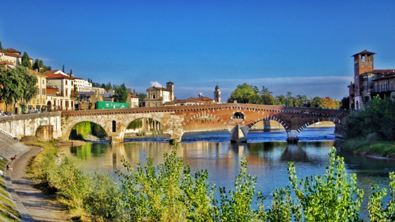 Se stai cercando un'opportunità unica per investire nel settore commerciale, questo negozio situa...