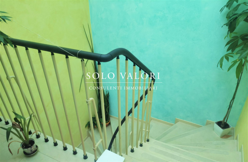 Rif. D147 (per info 338 9387816 Matteo)

Capannone su tre livelli, in zona artigianale e lungo st...