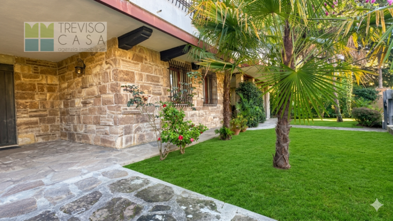 In contesto residenziale, molto tranquillo ci pregiamo proporre in vendita Villa Singola di circa...