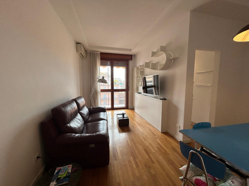 VIALE ROMA 

Inserito in una zona bene abitata, zona centrale, vicino al centro storico e ben ser...