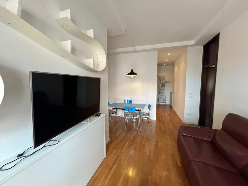 VIALE ROMA 

Inserito in una zona bene abitata, zona centrale, vicino al centro storico e ben ser...