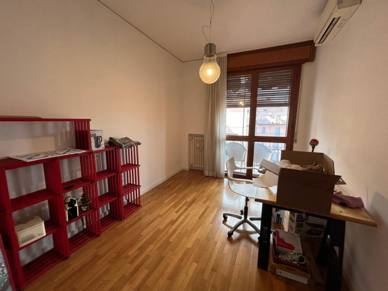 VIALE ROMA 

Inserito in una zona bene abitata, zona centrale, vicino al centro storico e ben ser...