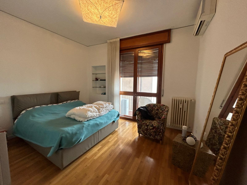 VIALE ROMA 

Inserito in una zona bene abitata, zona centrale, vicino al centro storico e ben ser...