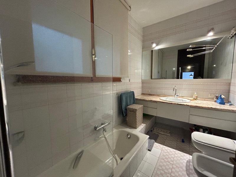 VIALE ROMA 

Inserito in una zona bene abitata, zona centrale, vicino al centro storico e ben ser...