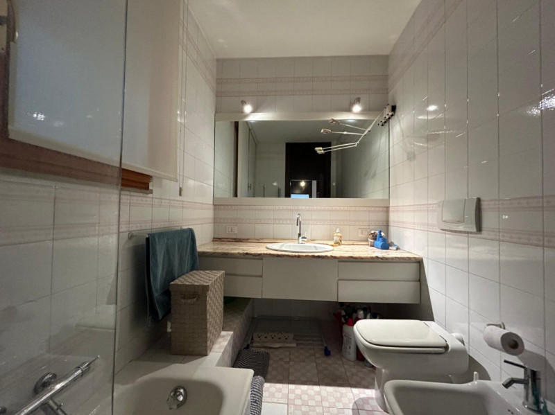 VIALE ROMA 

Inserito in una zona bene abitata, zona centrale, vicino al centro storico e ben ser...