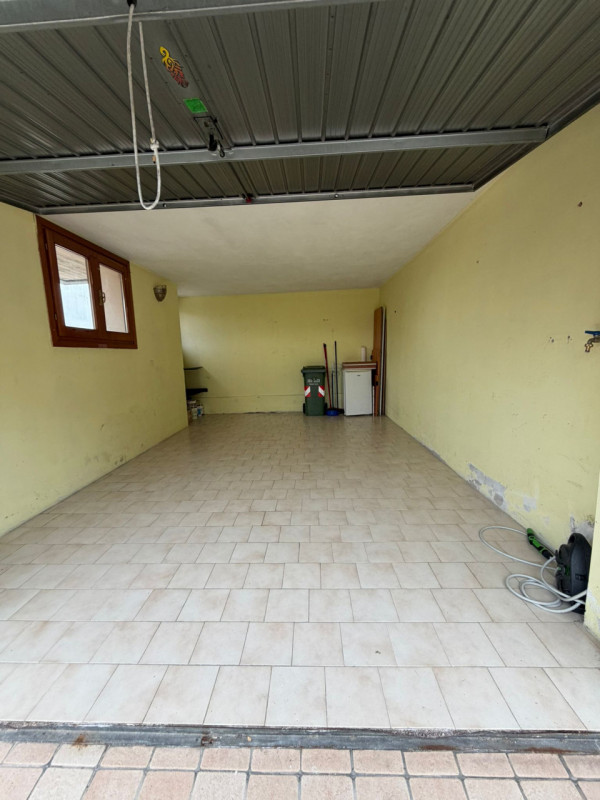 Luminoso appartamento trilocale arredato, con una superficie di 89 mq.
L'immobile si presenta in ...