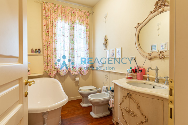 Arzignano- Quartiere Mantovano

Siete una famiglia e state cercando una villa ELEGANTE, RAFFINATA...