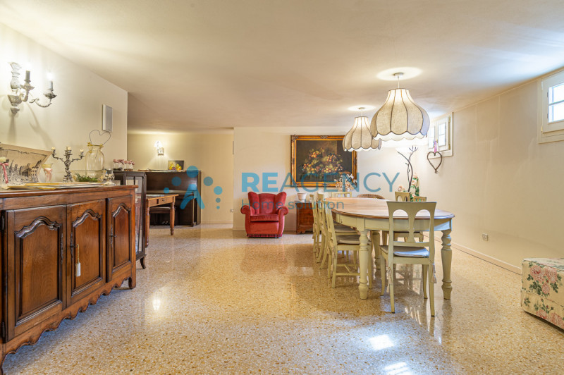 Arzignano- Quartiere Mantovano

Siete una famiglia e state cercando una villa ELEGANTE, RAFFINATA...