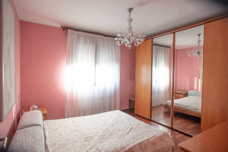 Nel cuore di Ponte di Brenta, in un contesto riservato e tranquillo su strada chiusa, proponiamo ...