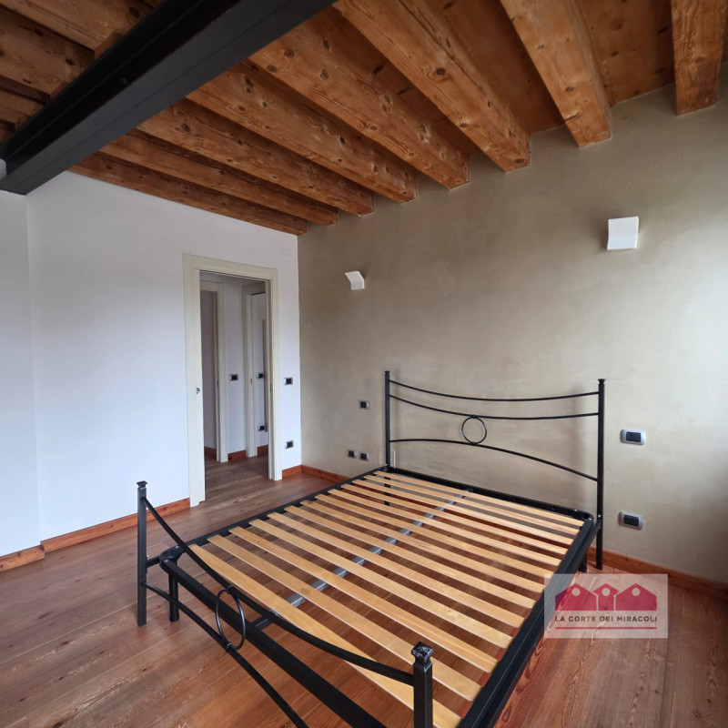 CONTRATTO 3+2 CON RESIDENZA: A VICENZA, FRONTE PORTA SANTA CROCE, IN PALAZZINA DI SOLE 6 UNITÀ, P...