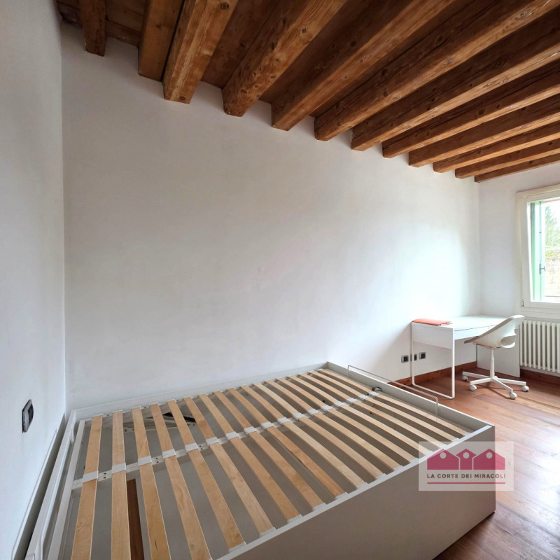 CONTRATTO 3+2 CON RESIDENZA: A VICENZA, FRONTE PORTA SANTA CROCE, IN PALAZZINA DI SOLE 6 UNITÀ, P...