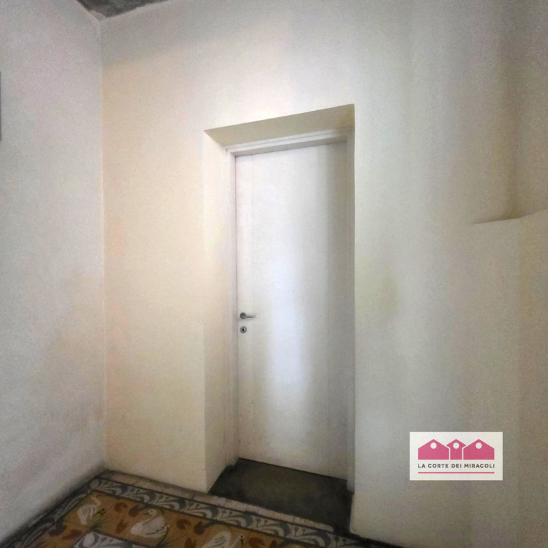 CONTRATTO 3+2 CON RESIDENZA: A VICENZA, FRONTE PORTA SANTA CROCE, IN PALAZZINA DI SOLE 6 UNITÀ, P...