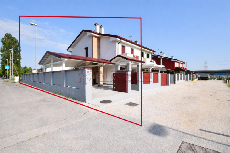 Comune di CODEVIGO - Moderna e luminosa porzione di testa con ingresso indipendente e senza spese...