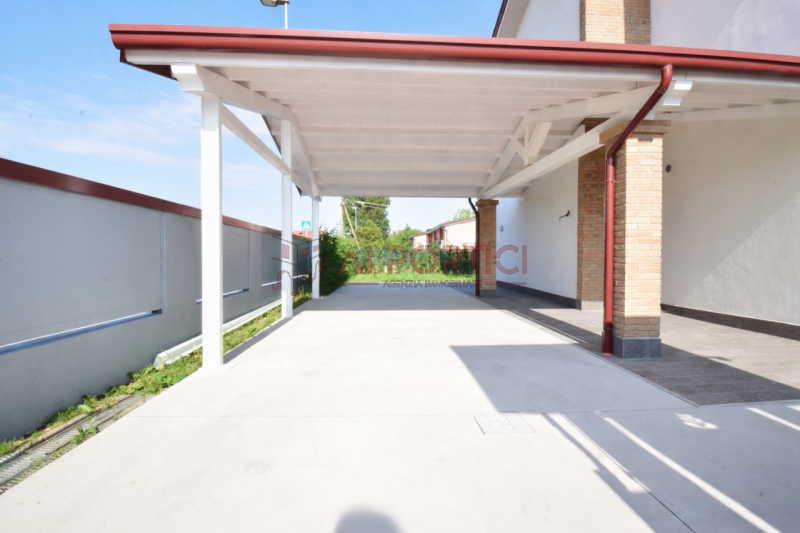 Comune di CODEVIGO - Moderna e luminosa porzione di testa con ingresso indipendente e senza spese...