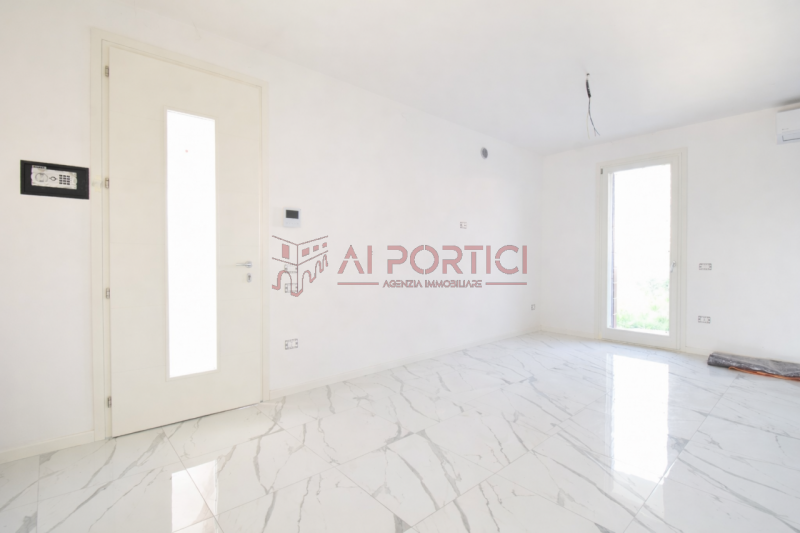 Comune di CODEVIGO - Moderna e luminosa porzione di testa con ingresso indipendente e senza spese...