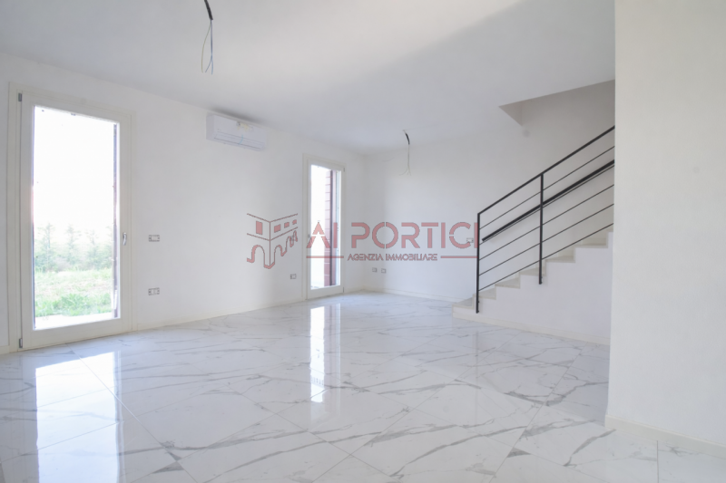 Comune di CODEVIGO - Moderna e luminosa porzione di testa con ingresso indipendente e senza spese...