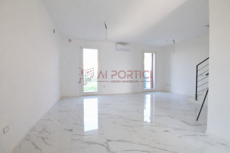 Comune di CODEVIGO - Moderna e luminosa porzione di testa con ingresso indipendente e senza spese...