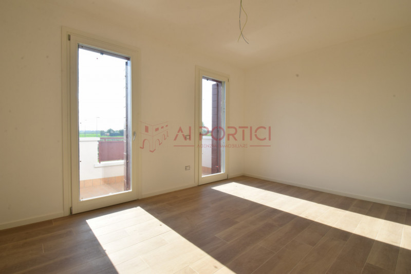 Comune di CODEVIGO - Moderna e luminosa porzione di testa con ingresso indipendente e senza spese...