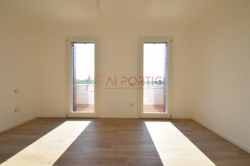 Comune di CODEVIGO - Moderna e luminosa porzione di testa con ingresso indipendente e senza spese...