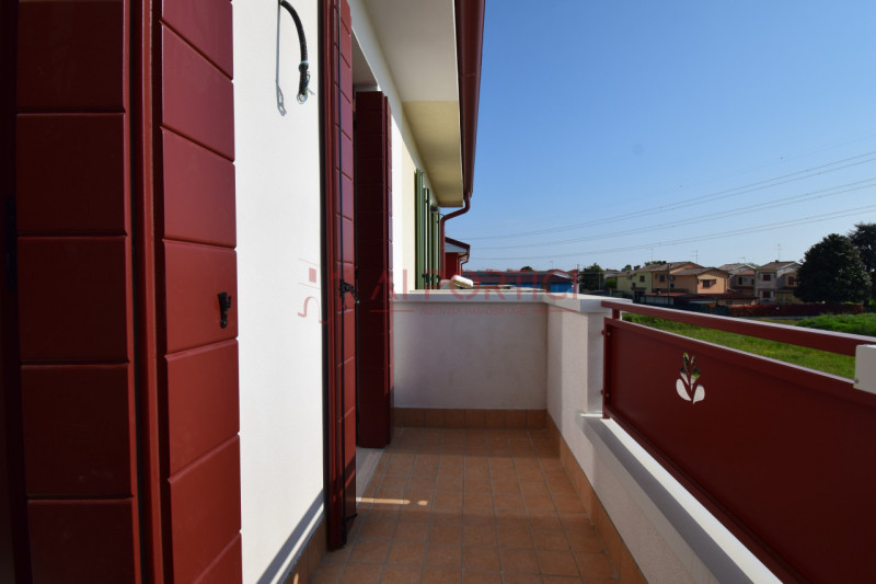 Comune di CODEVIGO - Moderna e luminosa porzione di testa con ingresso indipendente e senza spese...