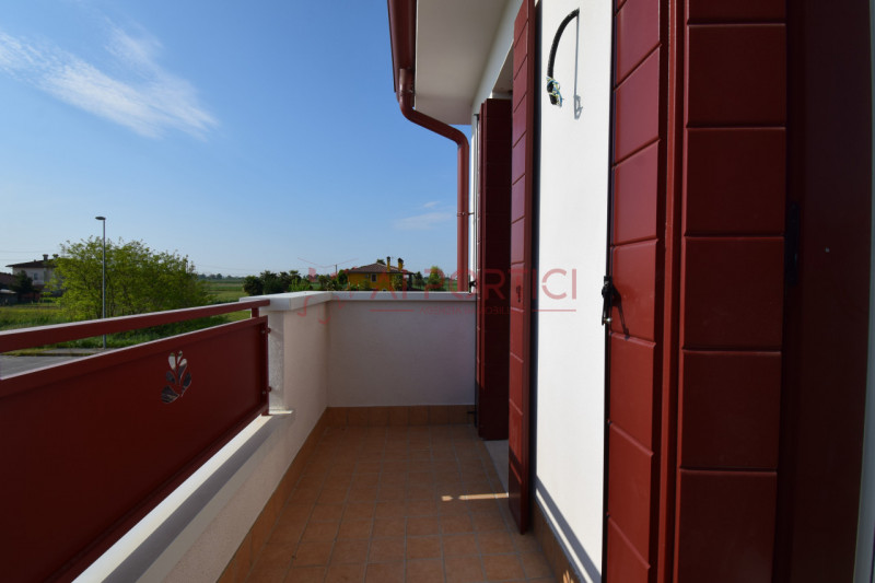 Comune di CODEVIGO - Moderna e luminosa porzione di testa con ingresso indipendente e senza spese...