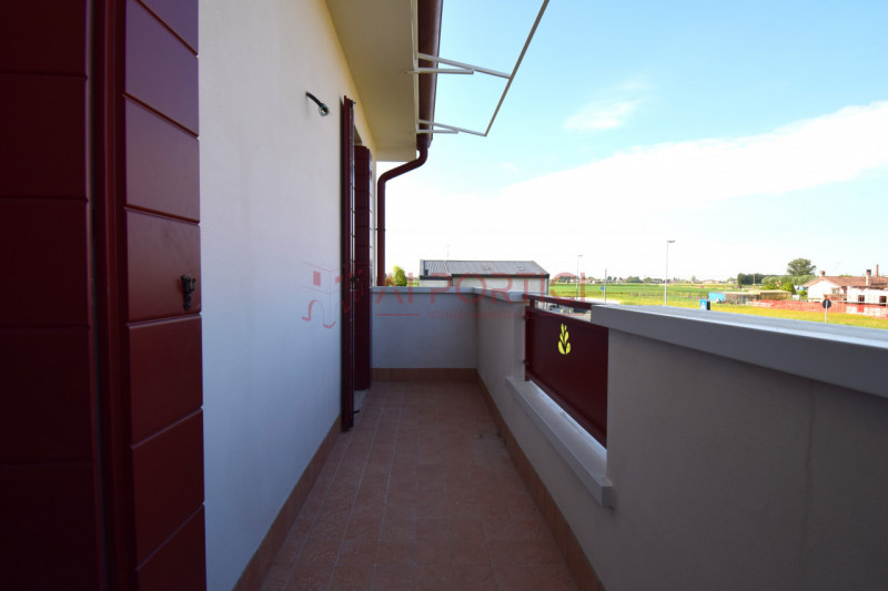 Comune di CODEVIGO - Moderna e luminosa porzione di testa con ingresso indipendente e senza spese...