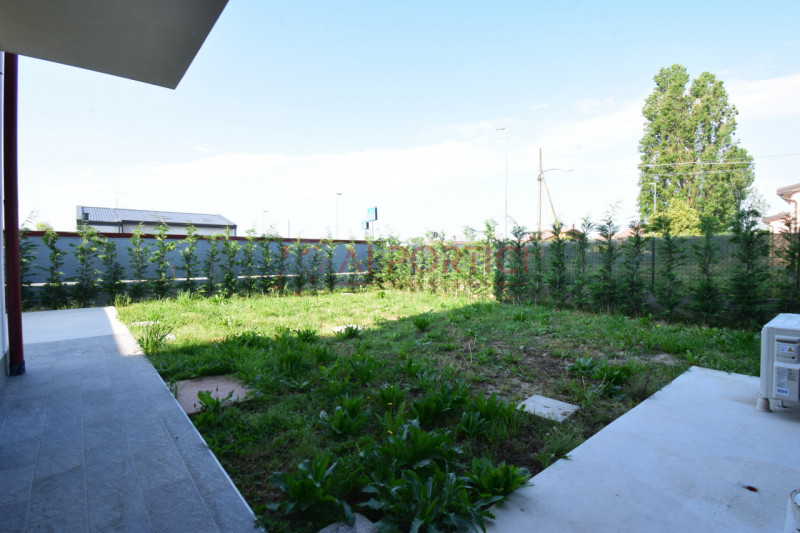 Comune di CODEVIGO - Moderna e luminosa porzione di testa con ingresso indipendente e senza spese...