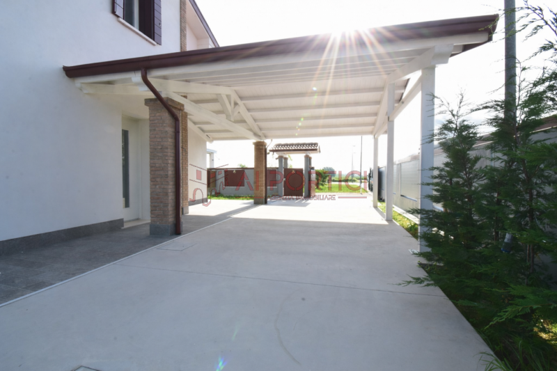 Comune di CODEVIGO - Moderna e luminosa porzione di testa con ingresso indipendente e senza spese...