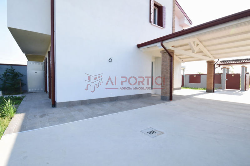 Comune di CODEVIGO - Moderna e luminosa porzione di testa con ingresso indipendente e senza spese...