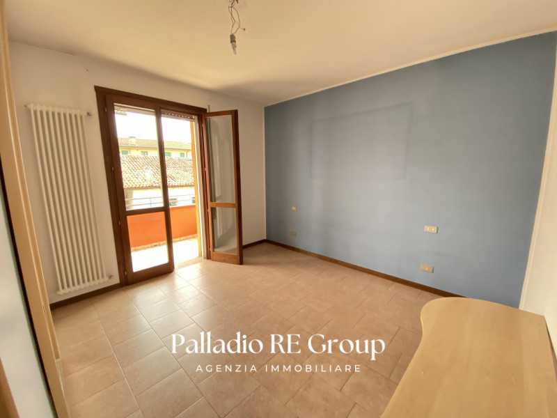 Nel cuore verdeggiante di Grumolo delle Abbadesse, in posizione centrale ma tranquilla, proponiam...