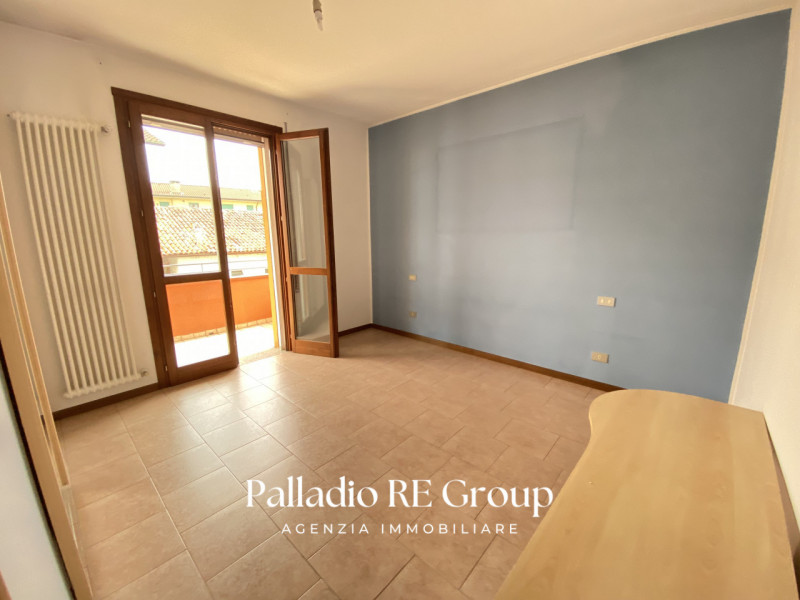 Nel cuore verdeggiante di Grumolo delle Abbadesse, in posizione centrale ma tranquilla, proponiam...