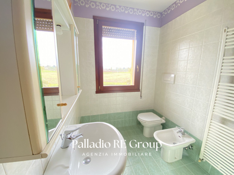 Nel cuore verdeggiante di Grumolo delle Abbadesse, in posizione centrale ma tranquilla, proponiam...