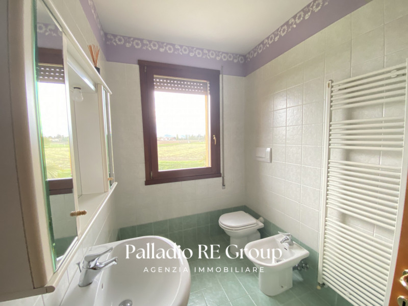 Nel cuore verdeggiante di Grumolo delle Abbadesse, in posizione centrale ma tranquilla, proponiam...