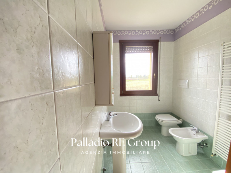 Nel cuore verdeggiante di Grumolo delle Abbadesse, in posizione centrale ma tranquilla, proponiam...