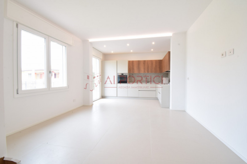 Campagnola di BRUGINE - introvabile porzione di BIFAMILIARE ristrutturata, moderna e luminosa. L'...