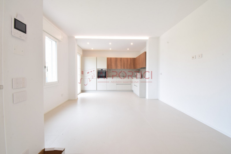 Campagnola di BRUGINE - introvabile porzione di BIFAMILIARE ristrutturata, moderna e luminosa. L'...