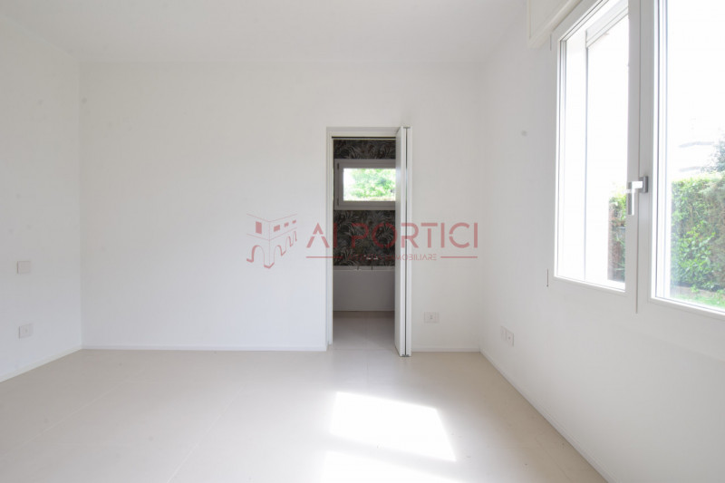 Campagnola di BRUGINE - introvabile porzione di BIFAMILIARE ristrutturata, moderna e luminosa. L'...