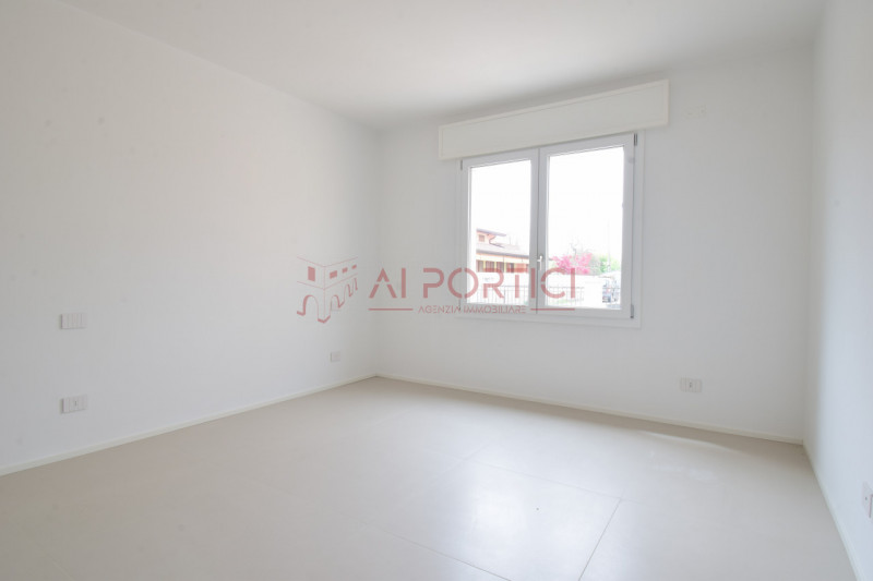 Campagnola di BRUGINE - introvabile porzione di BIFAMILIARE ristrutturata, moderna e luminosa. L'...