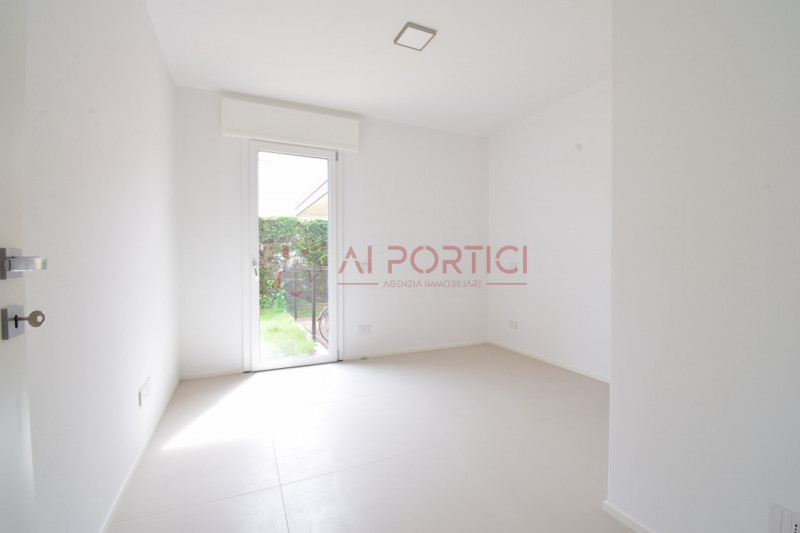 Campagnola di BRUGINE - introvabile porzione di BIFAMILIARE ristrutturata, moderna e luminosa. L'...