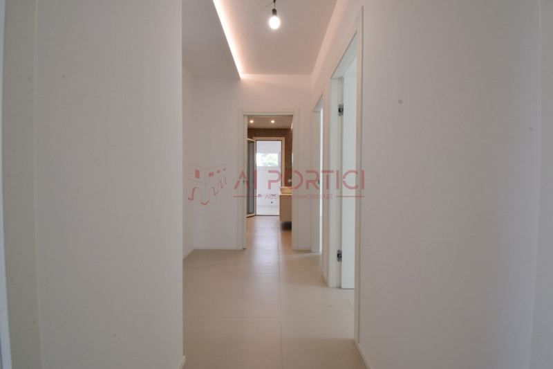 Campagnola di BRUGINE - introvabile porzione di BIFAMILIARE ristrutturata, moderna e luminosa. L'...