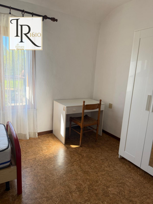 Nel cuore del comune di Masi, proponiamo in vendita una graziosa casa singola accostata che si es...