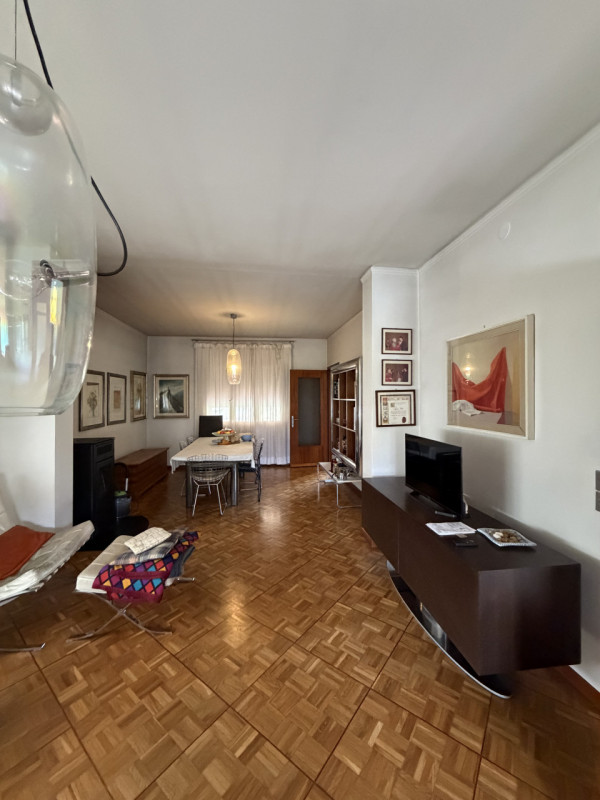 Proponiamo in vendita una splendida casa singola situata nel comune di Cappella Maggiore, ideale ...