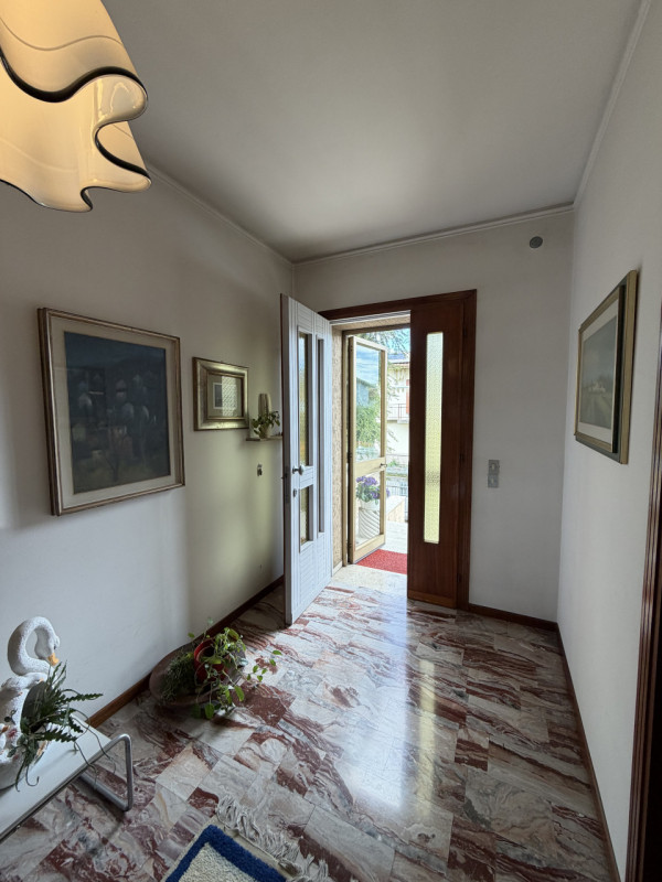 Proponiamo in vendita una splendida casa singola situata nel comune di Cappella Maggiore, ideale ...