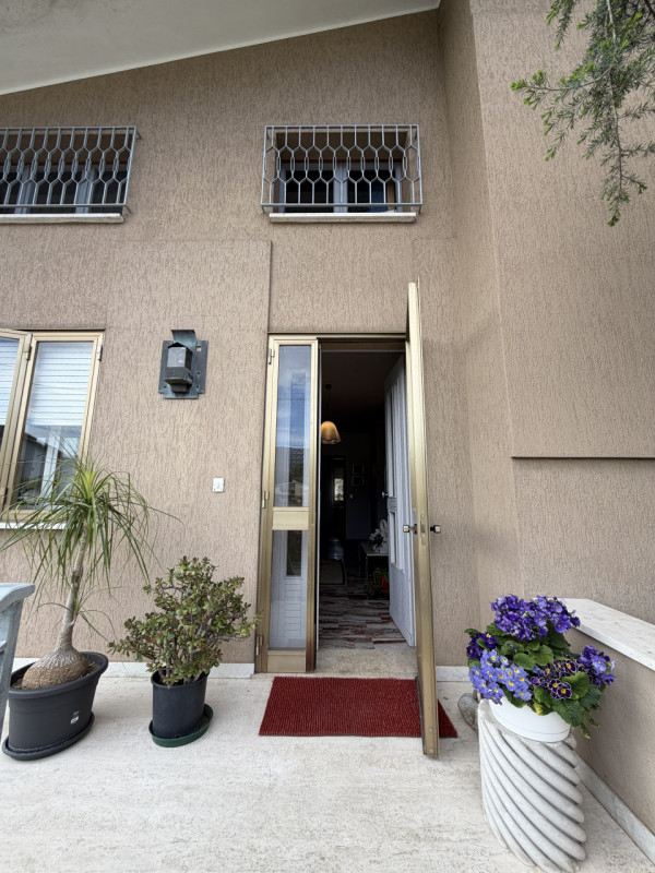 Proponiamo in vendita una splendida casa singola situata nel comune di Cappella Maggiore, ideale ...