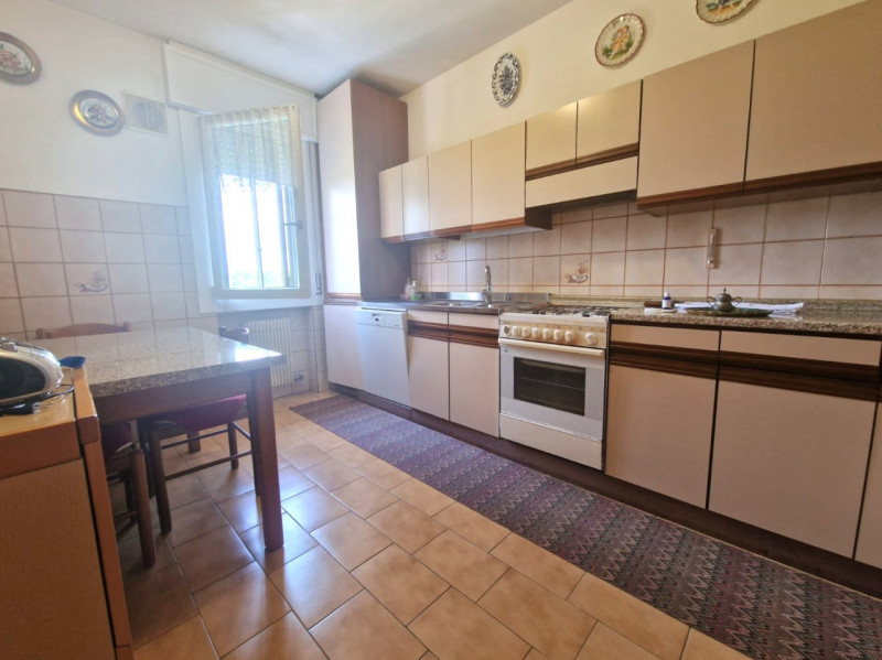 UBICAZIONE E CONTESTO

Nel comune di Vicenza, in Via Vittorio Bachelet, proponiamo in vendita un ...
